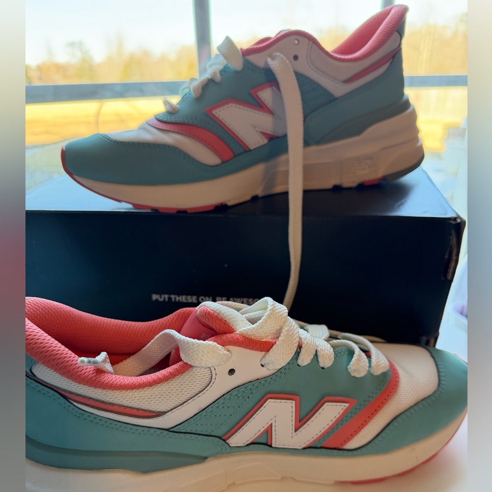 unisex Seaglass FIGS | New Balance 997R | 9.5 Women’s